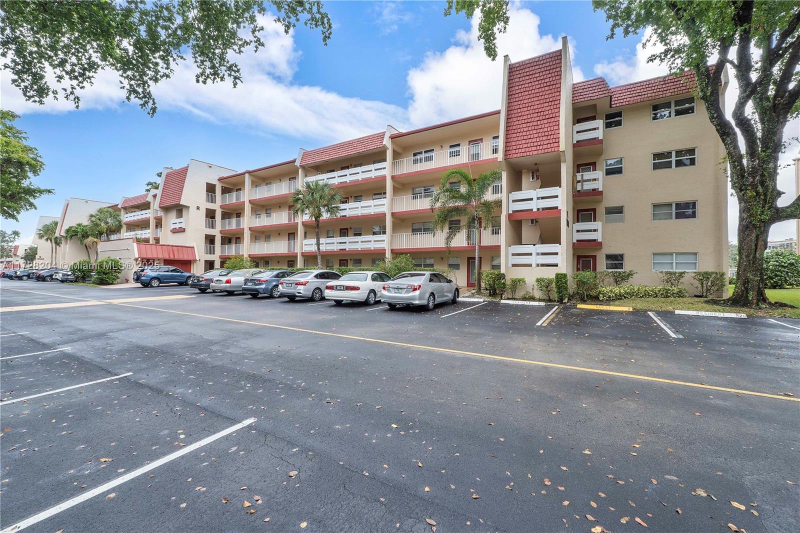 1030 Country Club Dr #407, Margate, Florida image 1