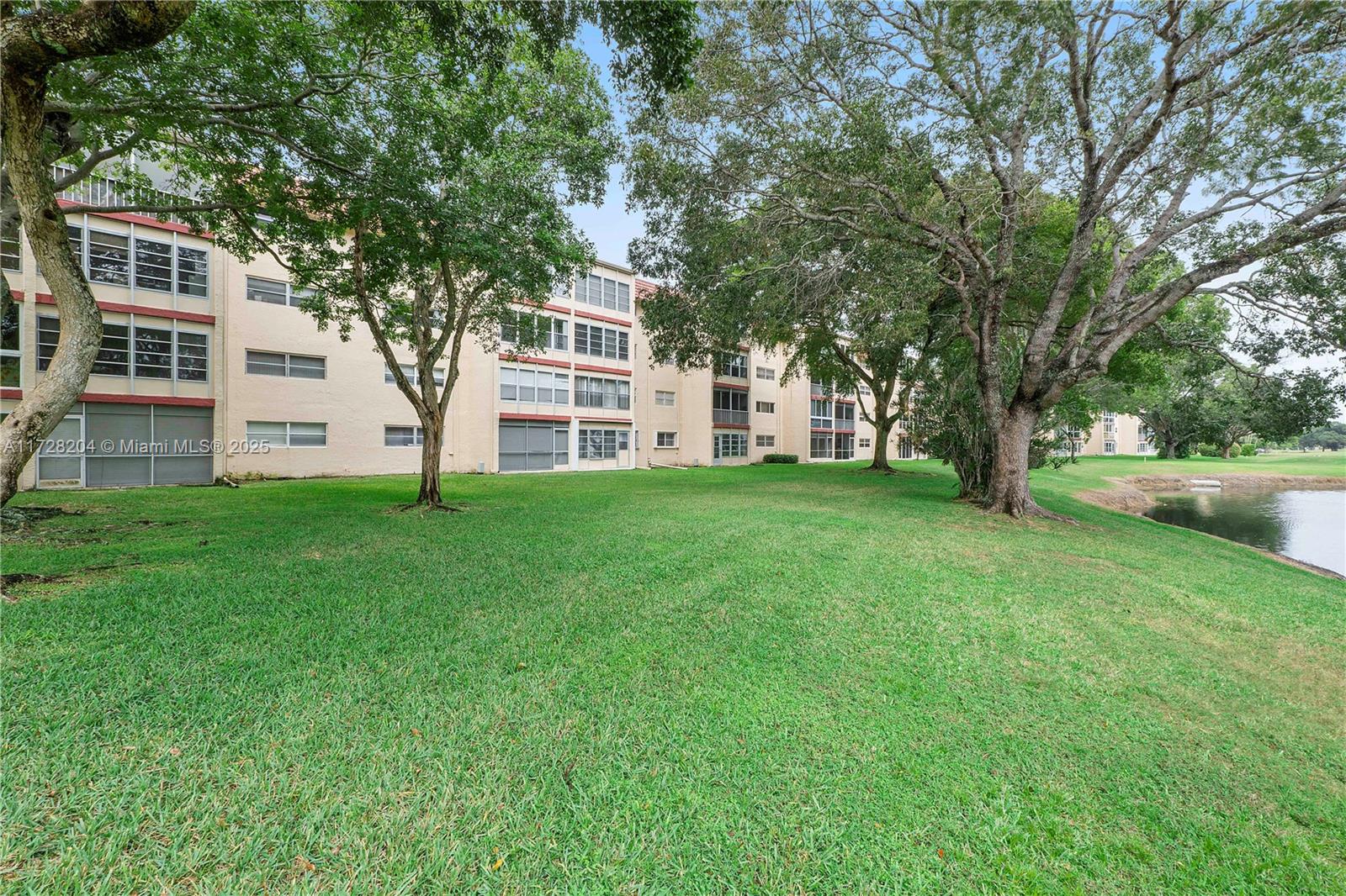 1030 Country Club Dr #407, Margate, Florida image 12