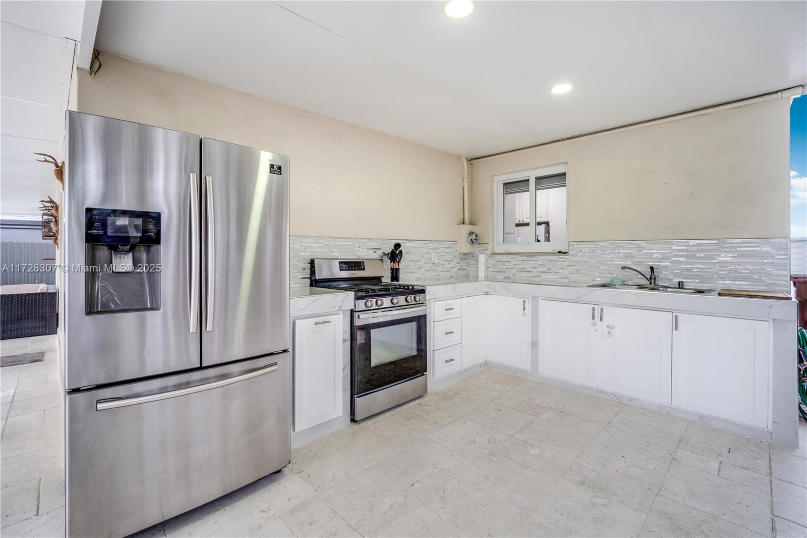 331 E 60th St, Hialeah, Florida image 32