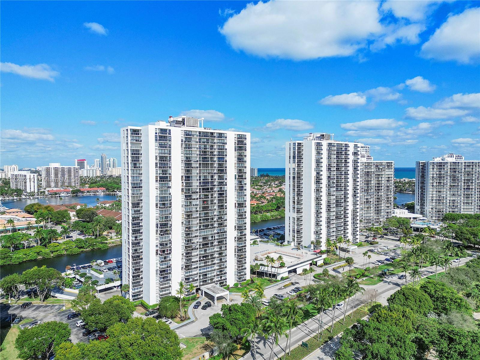 3625 N Country Club Dr #410, Aventura, Florida image 2