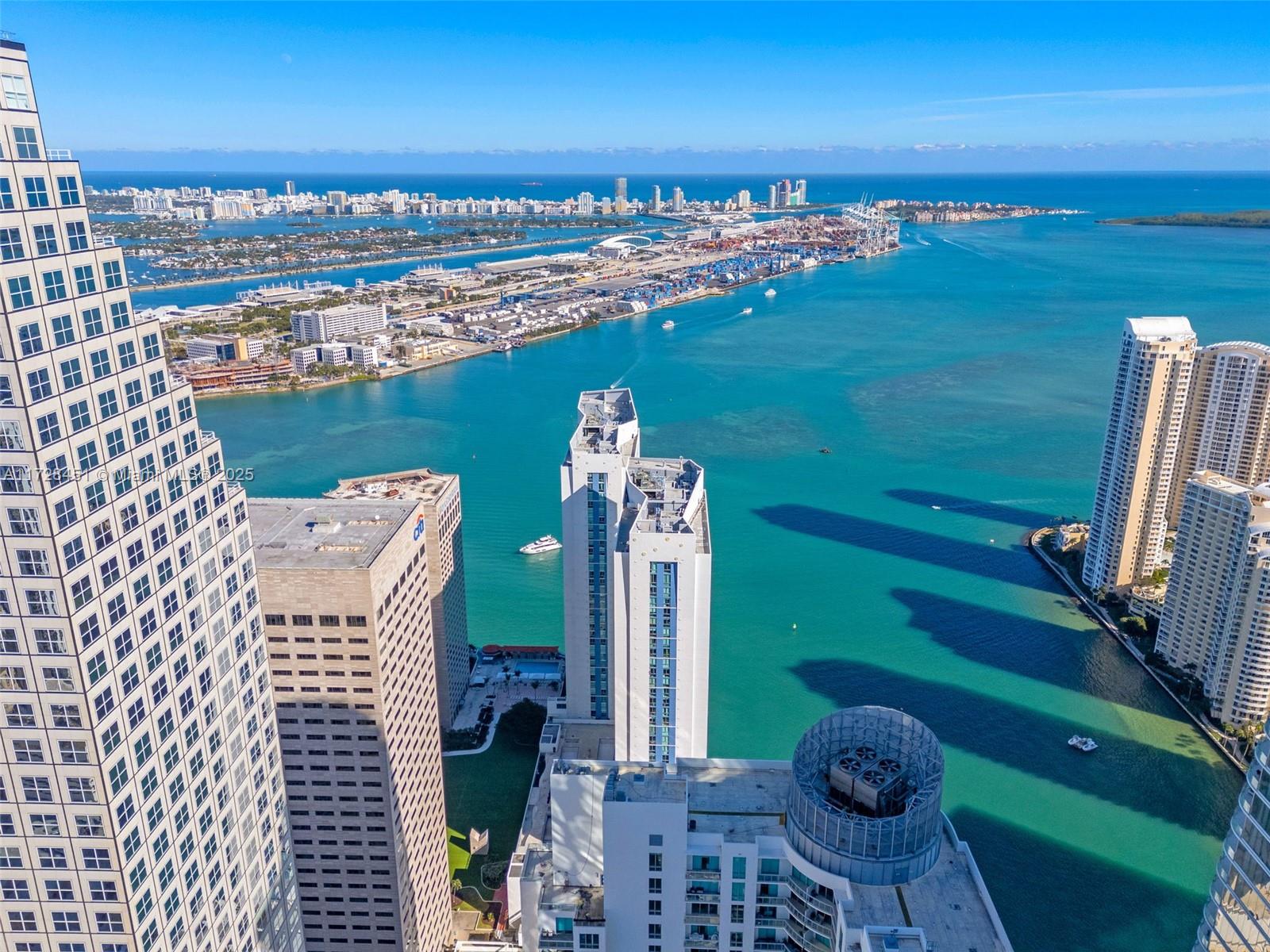 Apartamento à Venda em Miami, FL