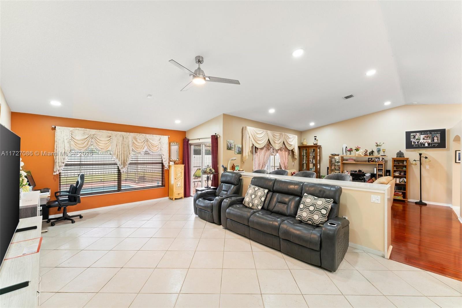 1130 NW 133rd Ter, Sunrise, Florida image 2