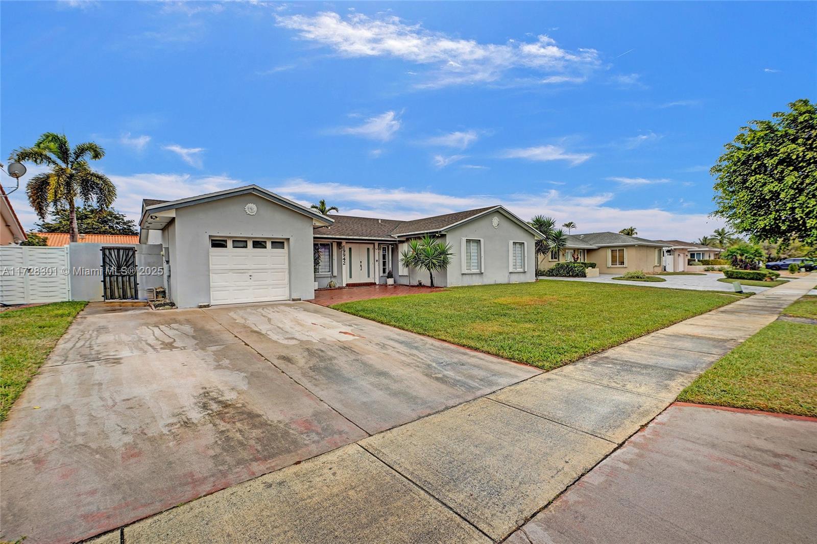 19942 NW 62nd Ct, Hialeah, Florida image 2