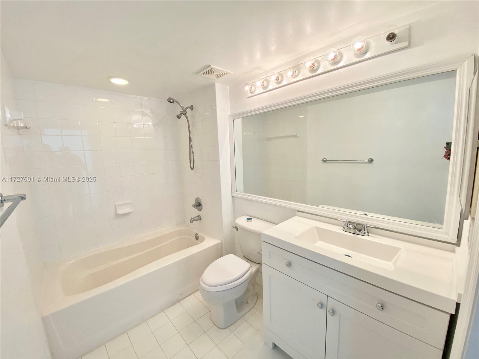 1155 Brickell Bay Dr #607, Miami FL 33131