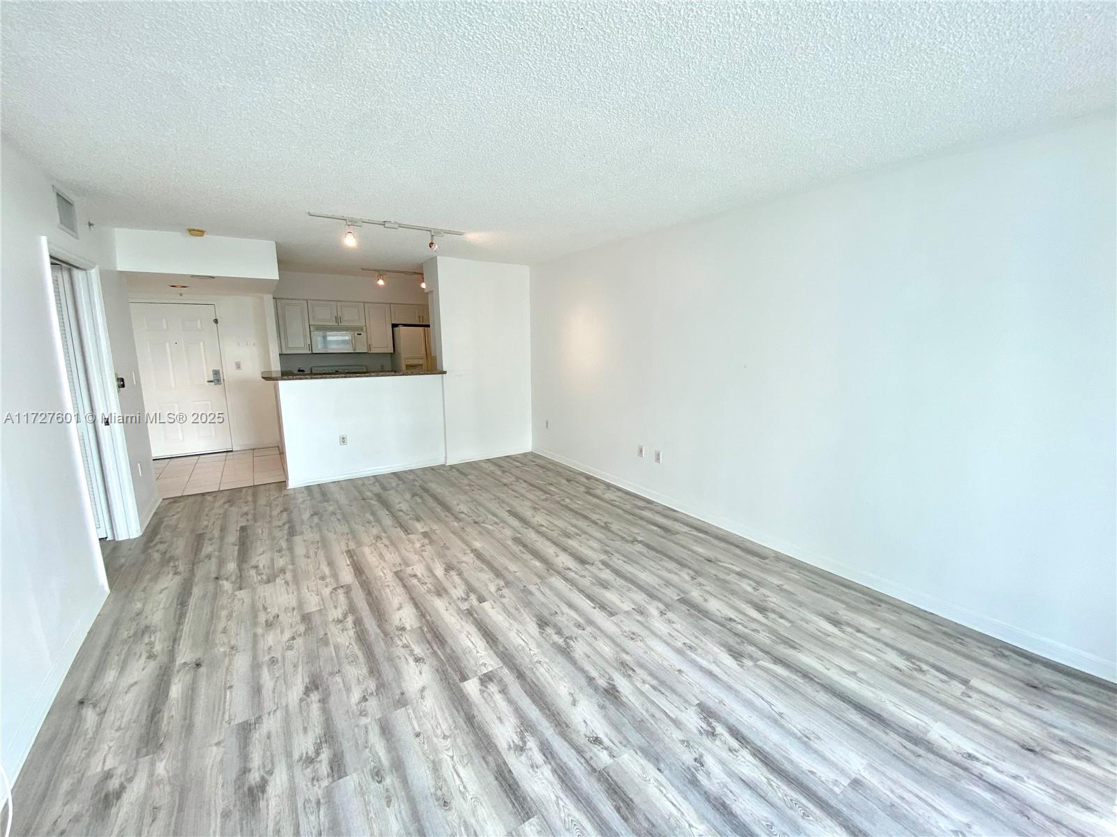 1155 Brickell Bay Dr #607, Miami FL 33131