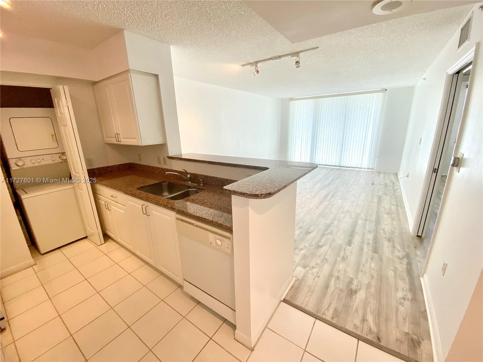 1155 Brickell Bay Dr #607, Miami FL 33131