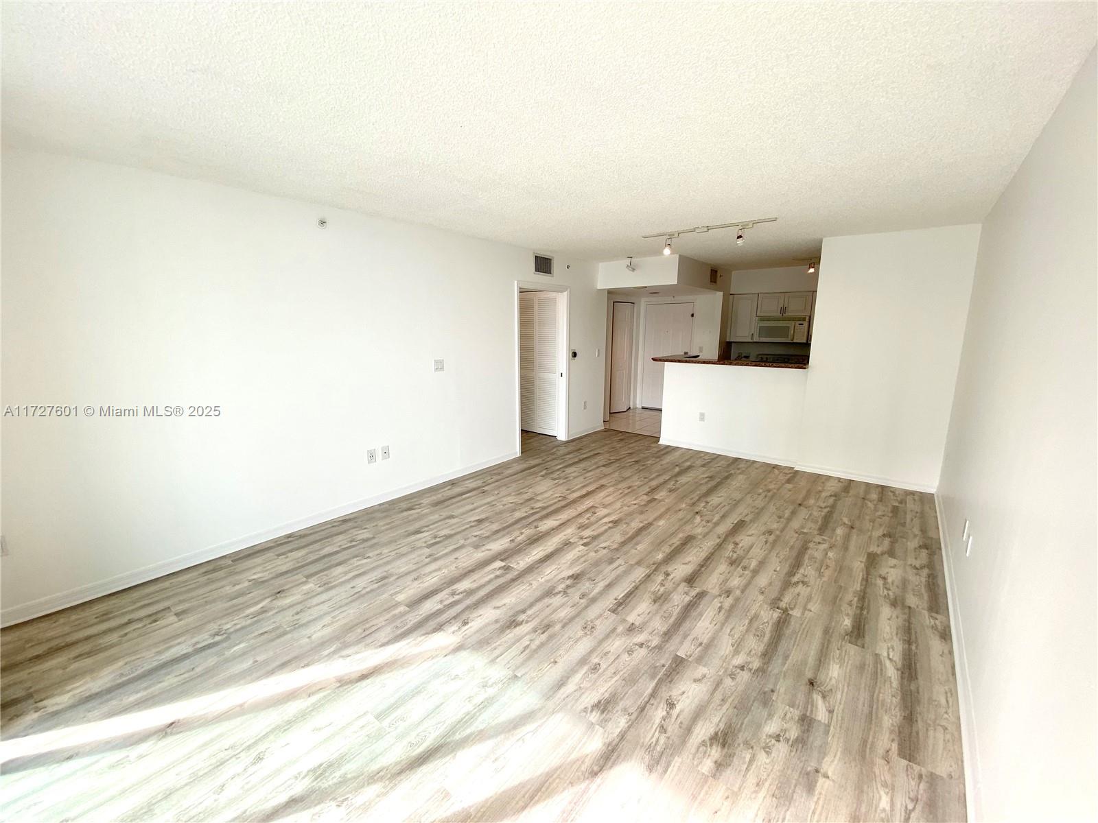 1155 Brickell Bay Dr #607, Miami FL 33131