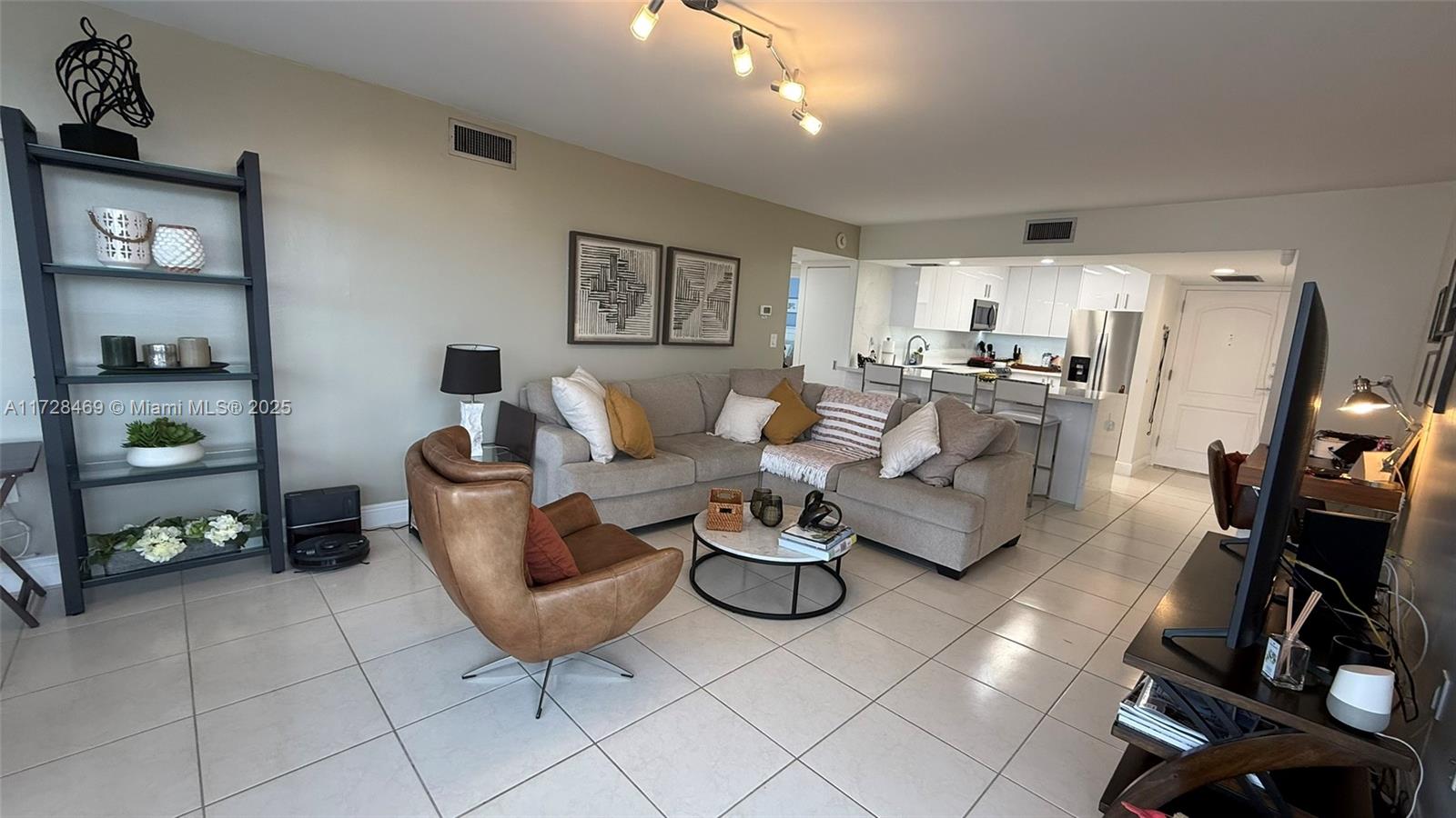 3625 N Country Club Dr #509, Aventura, Florida image 10