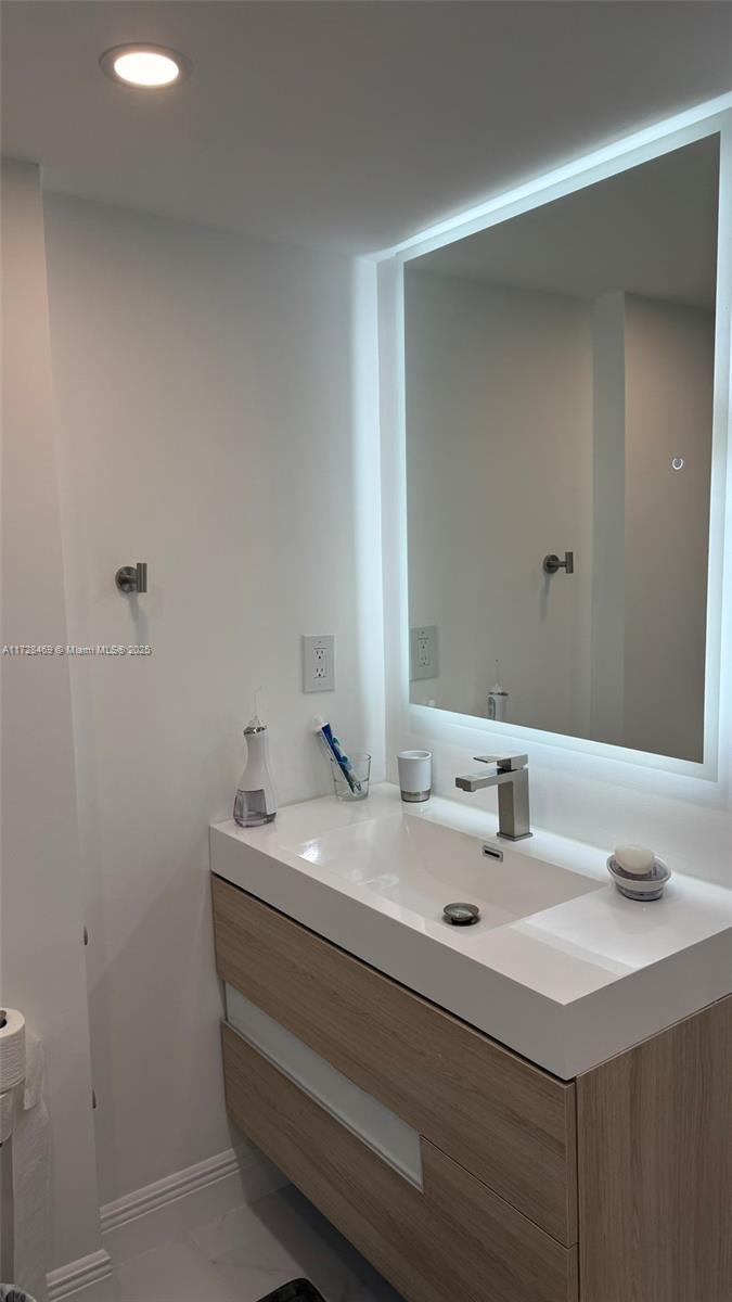 3625 N Country Club Dr #509, Aventura, Florida image 14