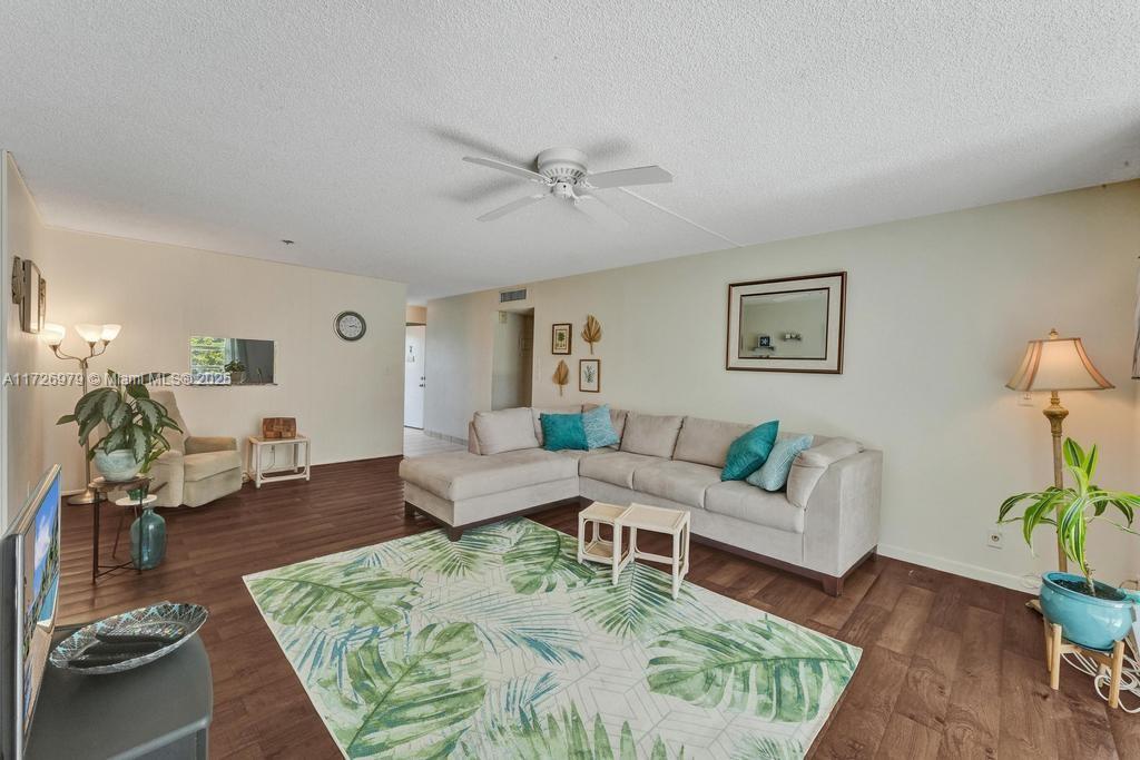 324 SE 10th St #203, Dania Beach, Florida image 3