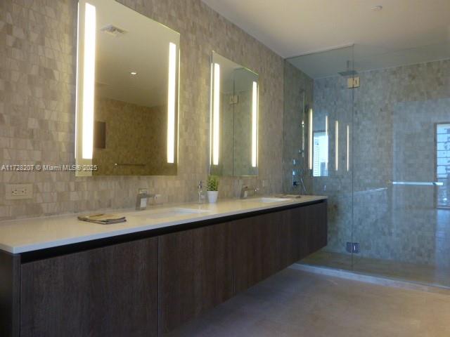 88 SW 7th St #2203, Miami FL 33130