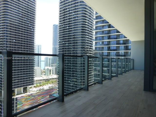 88 SW 7th St #2203, Miami FL 33130