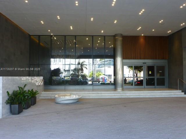 88 SW 7th St #2203, Miami FL 33130