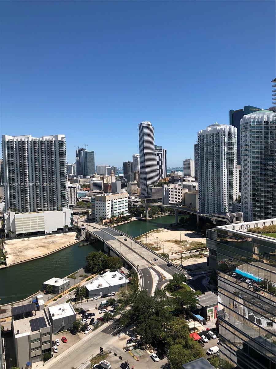 88 SW 7th St #2203, Miami FL 33130