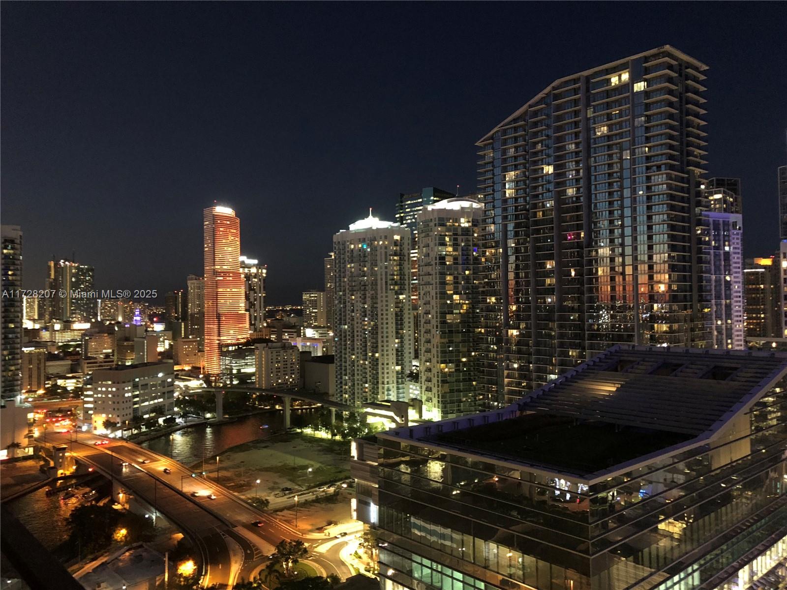88 SW 7th St #2203, Miami FL 33130