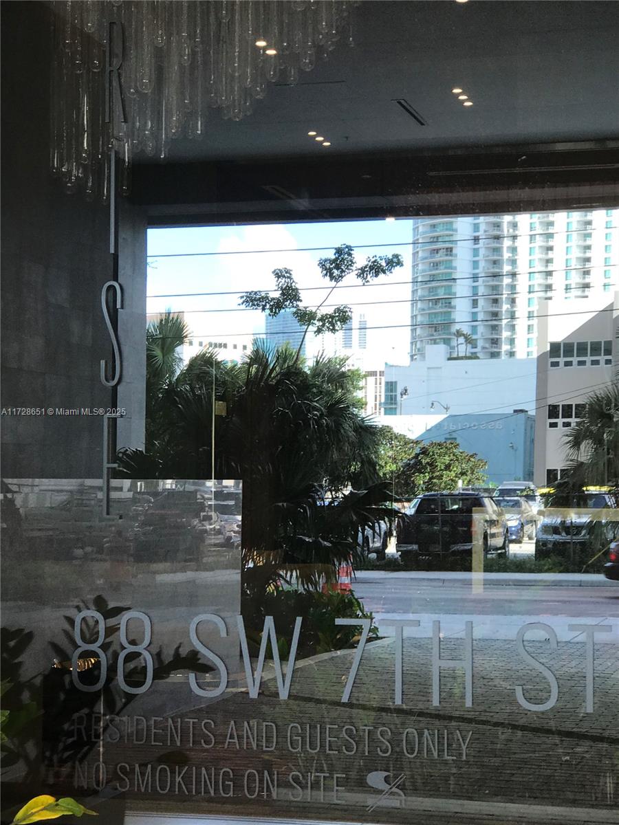 Located in the best of Brickell. 1 Bed/1.5 Bath with Tile floor, wine cooler, walk-in closet, big balcony and great designs. The building has excellent amenities: Children play area, party room, theater, concierge services, pool and amazing exercise room. Tenant only Access directly to the shops! 1 Assigned parking.