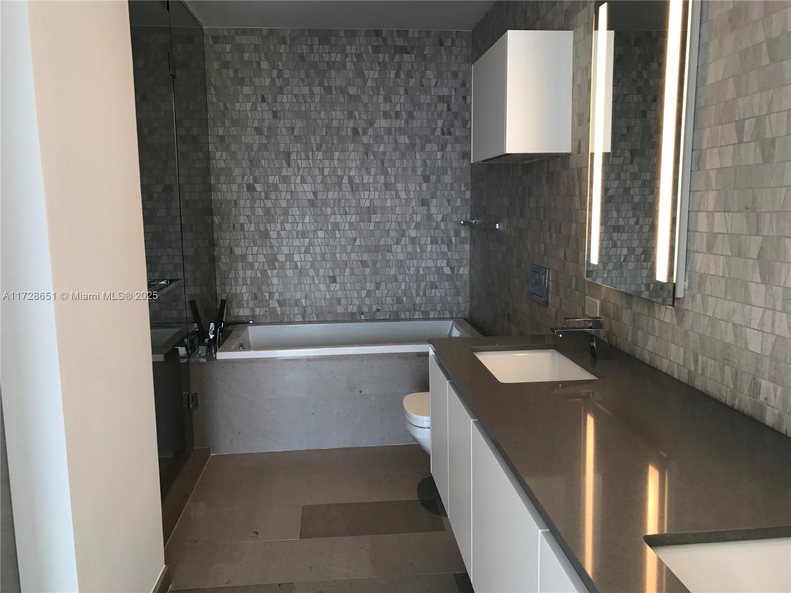 88 SW 7 Street #1406, Miami FL 33130