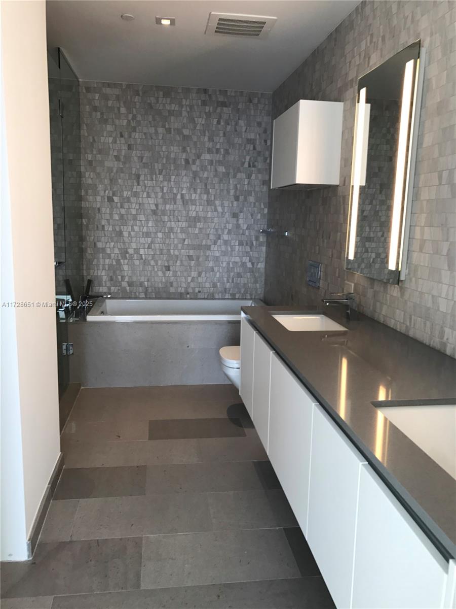 88 SW 7 Street #1406, Miami FL 33130