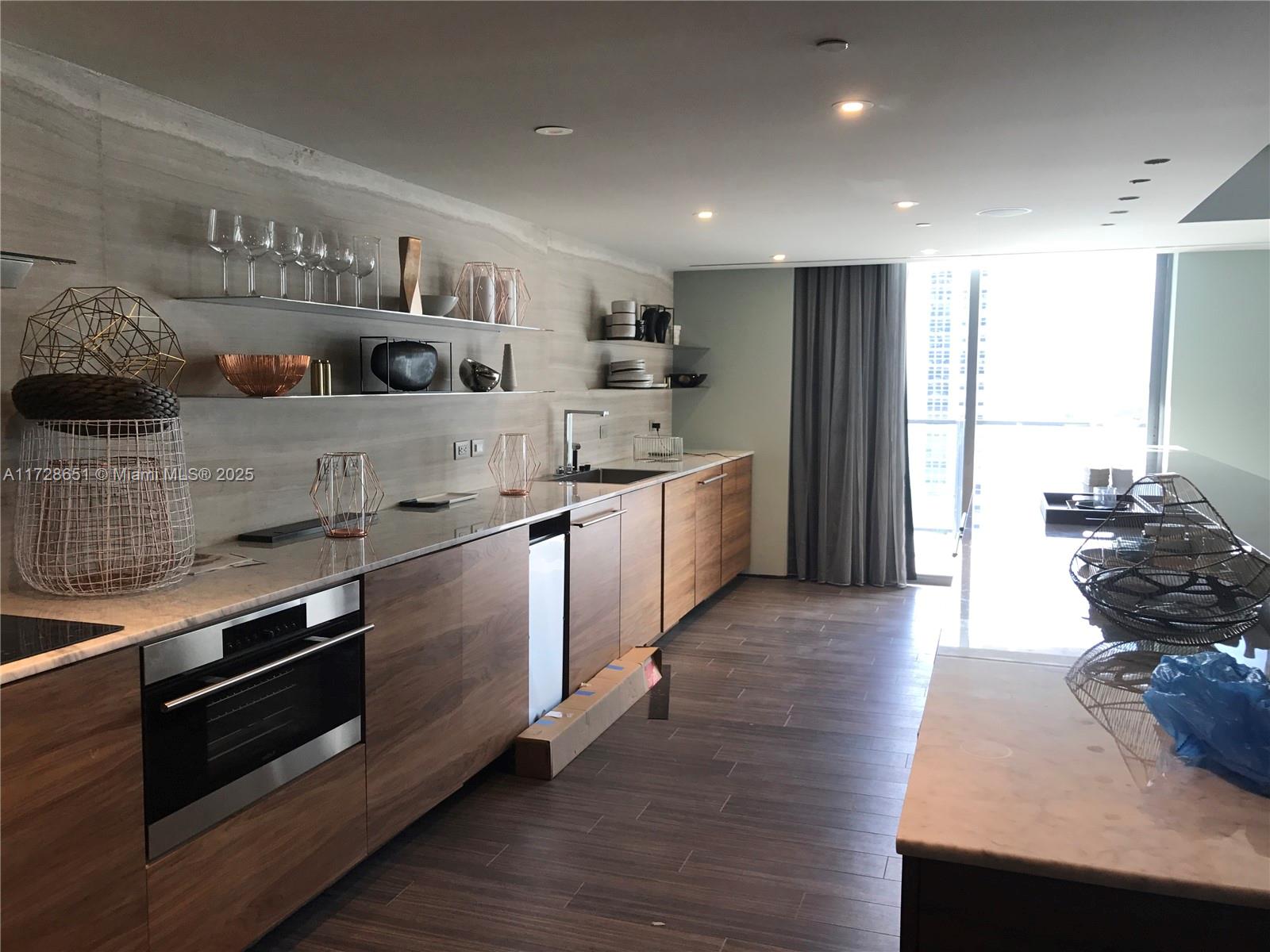 88 SW 7 Street #1406, Miami FL 33130