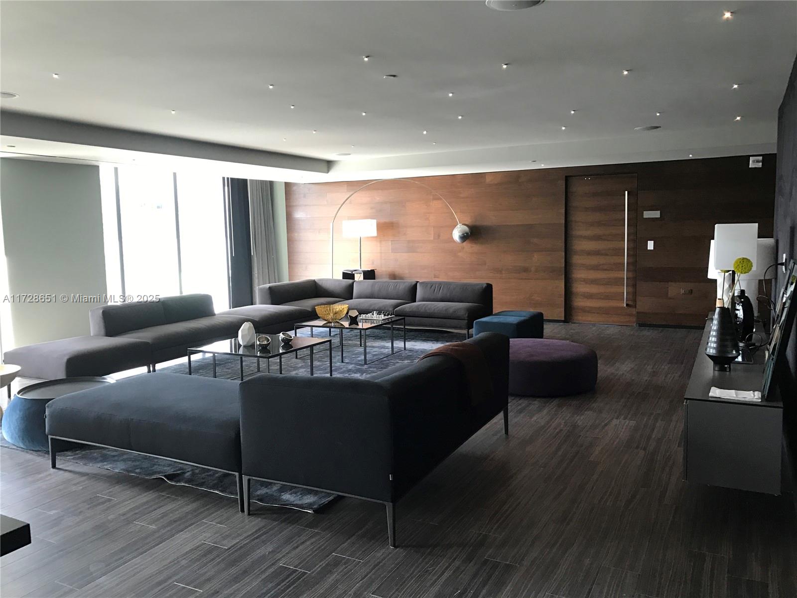 88 SW 7 Street #1406, Miami FL 33130