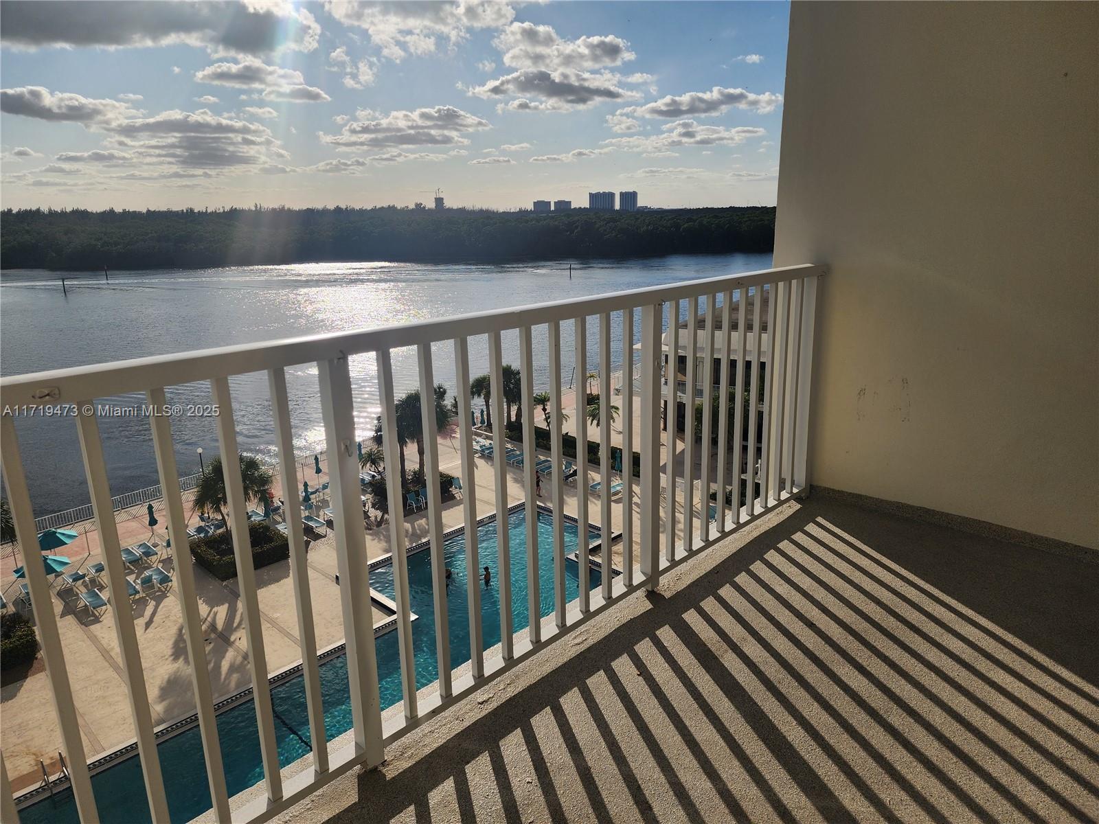 300 Bayview Dr #612, Sunny Isles Beach, Florida image 17