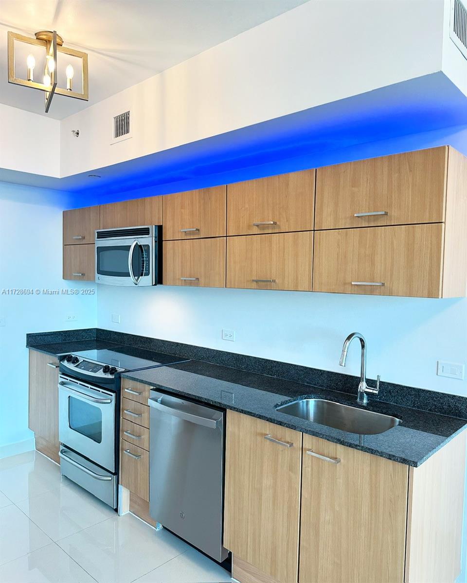 350 S Miami Ave #1215, Miami FL 33130