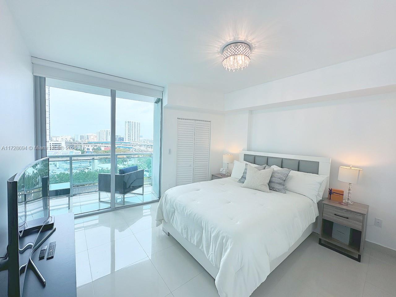 350 S Miami Ave #1215, Miami FL 33130