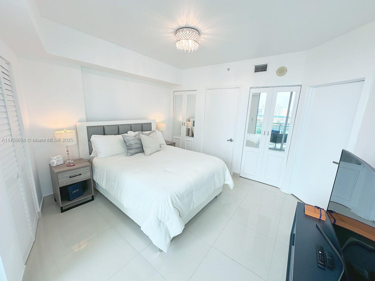 350 S Miami Ave #1215, Miami FL 33130