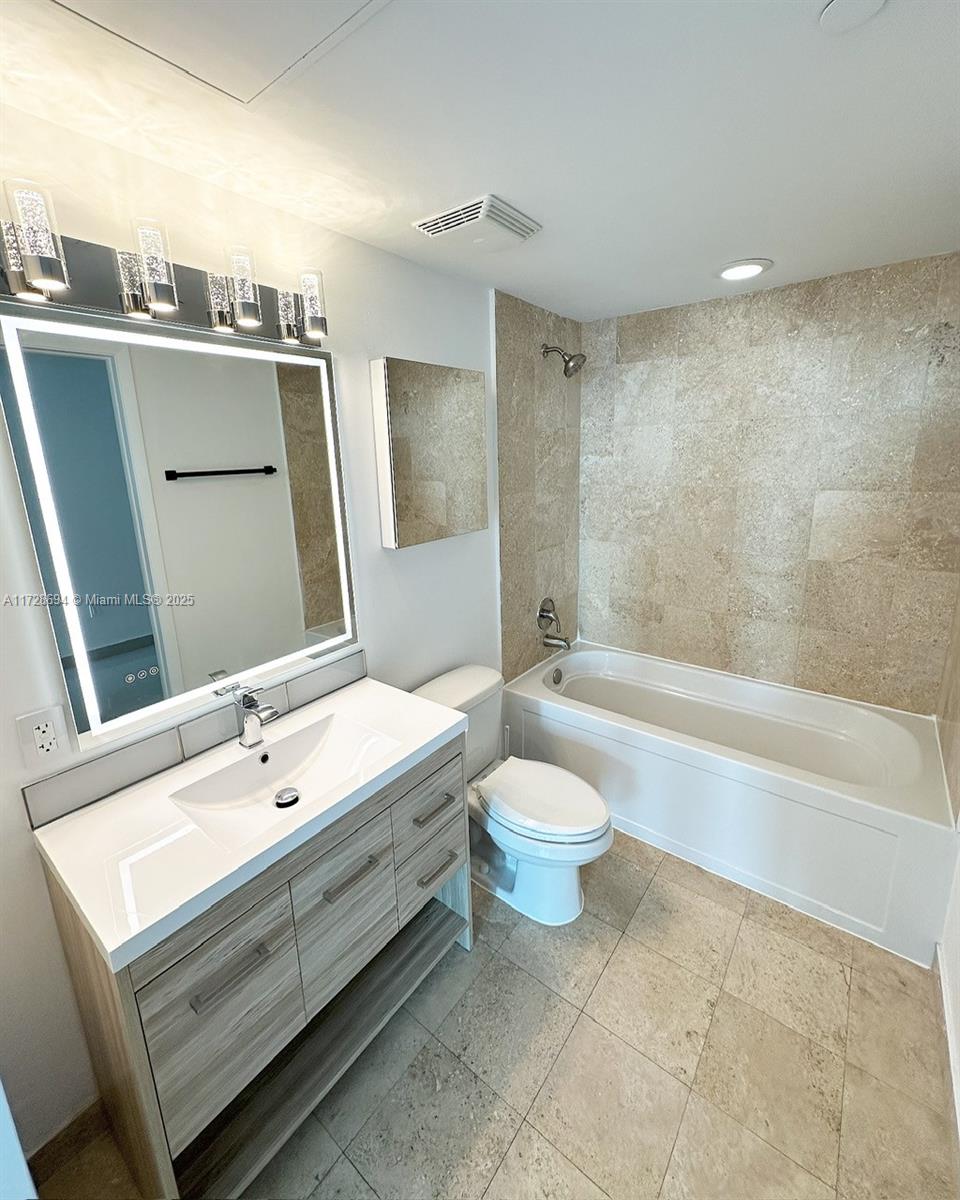 350 S Miami Ave #1215, Miami FL 33130