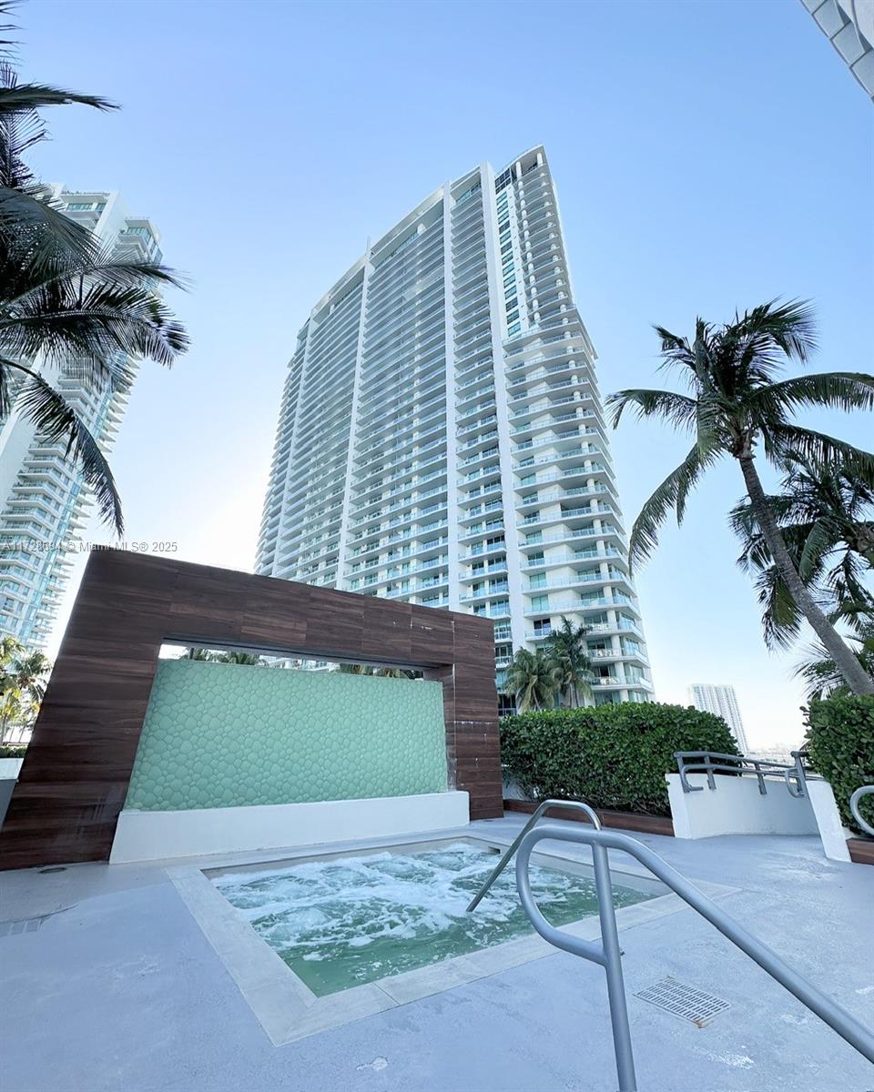 350 S Miami Ave #1215, Miami FL 33130