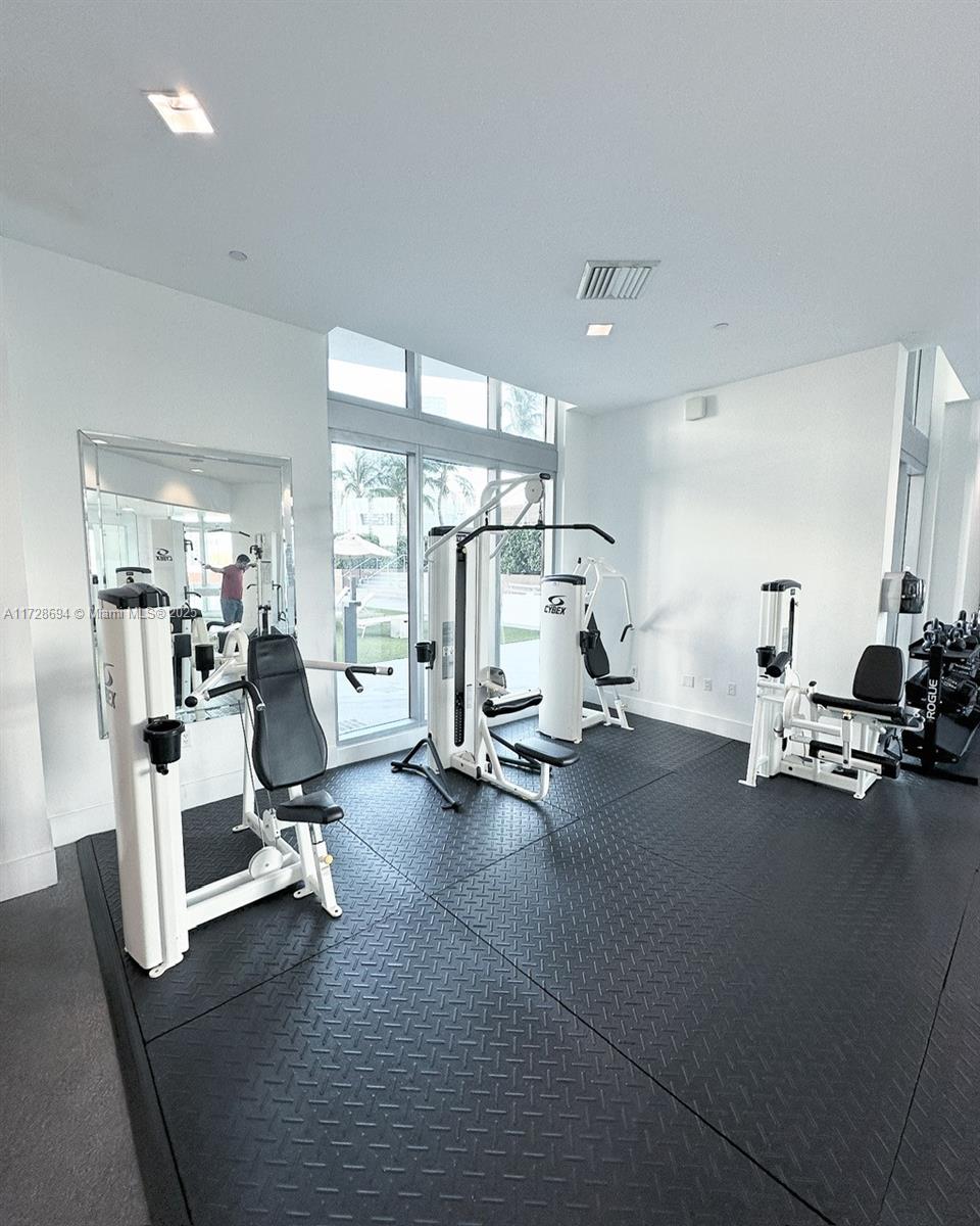 350 S Miami Ave #1215, Miami FL 33130