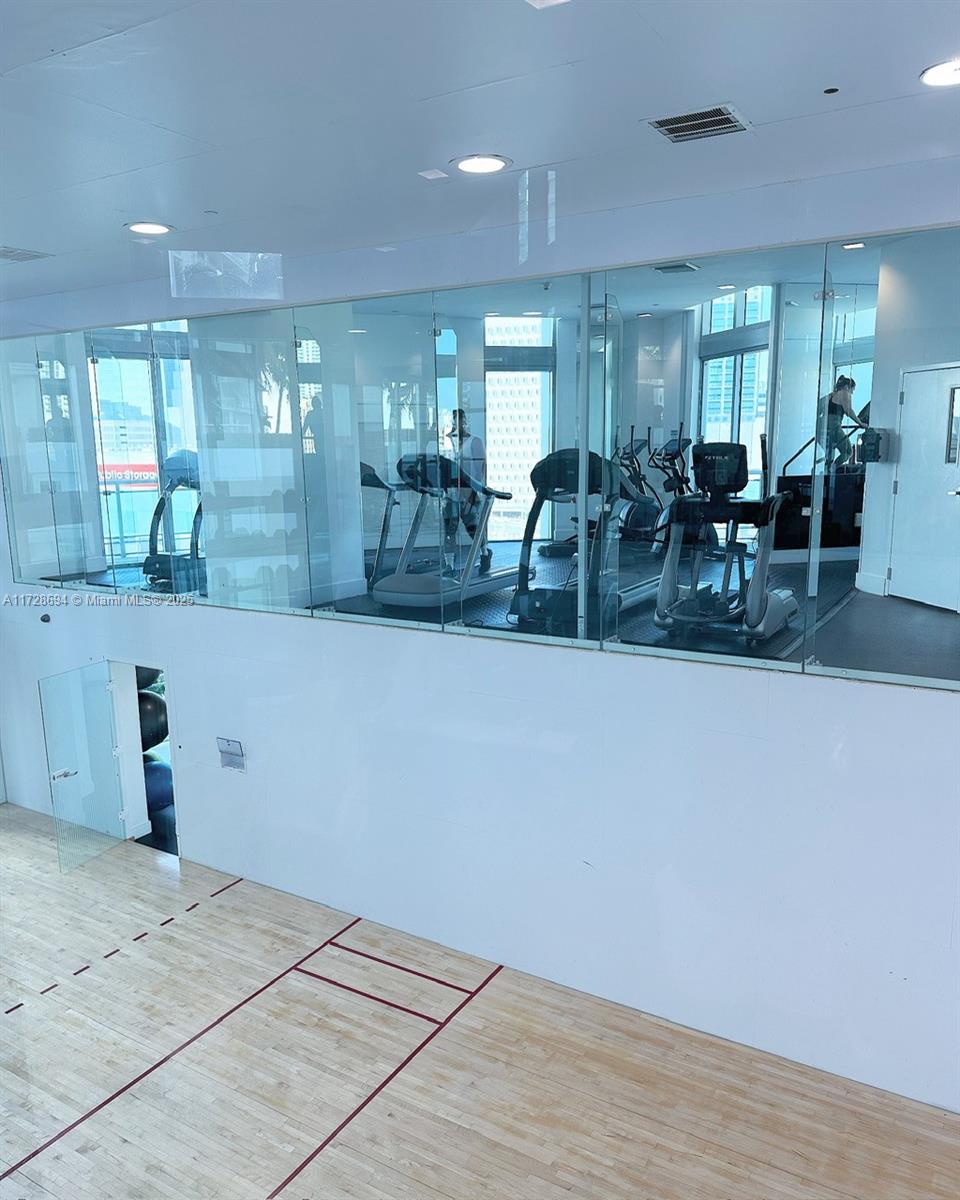 350 S Miami Ave #1215, Miami FL 33130