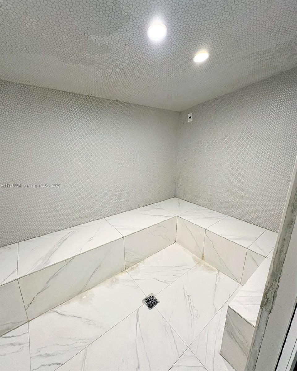 350 S Miami Ave #1215, Miami FL 33130