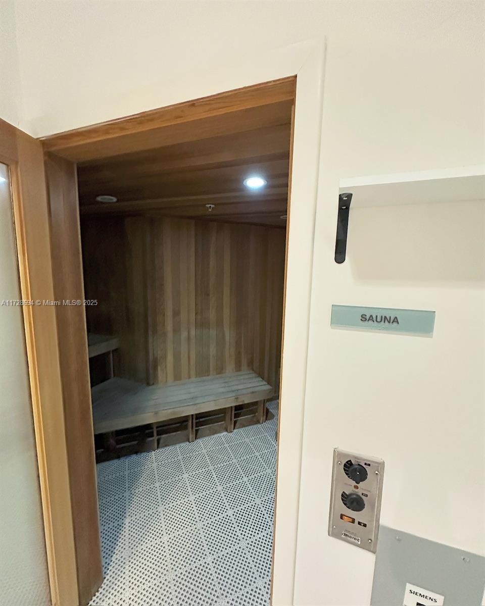 350 S Miami Ave #1215, Miami FL 33130