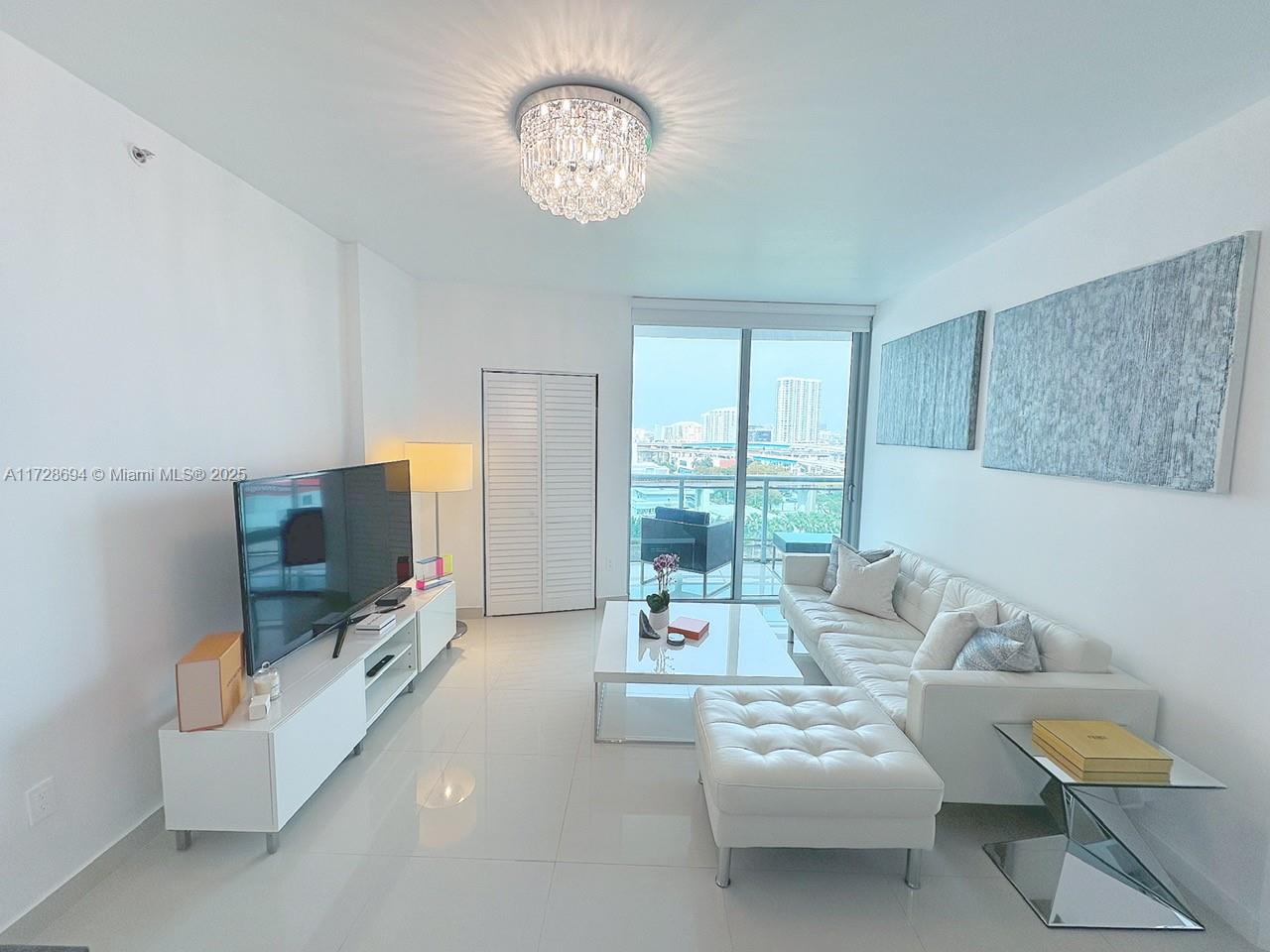 350 S Miami Ave #1215, Miami FL 33130