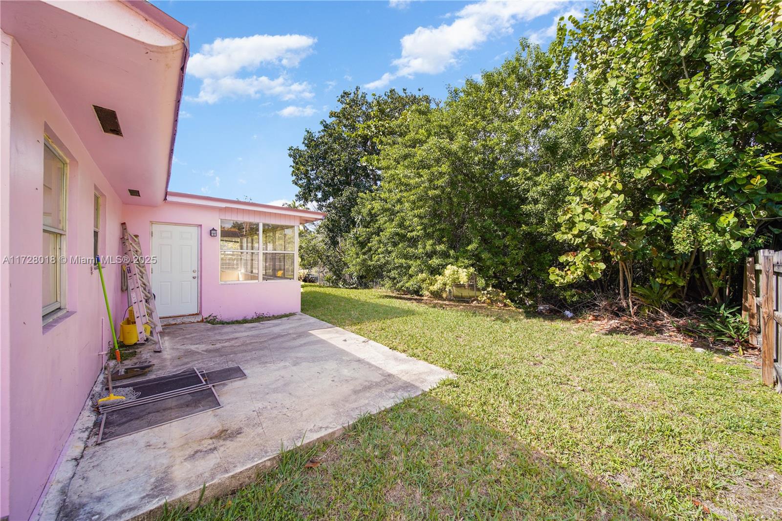 Listing Photo 12