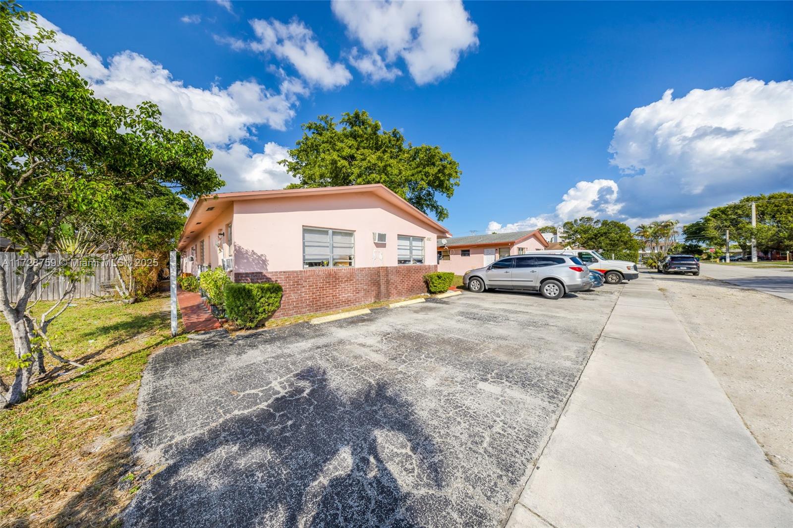 1917 Grant St, Hollywood, Florida image 4