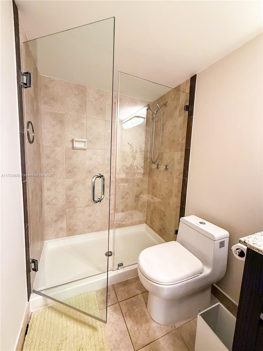 800 Parkview Dr #409, Hallandale Beach, Florida image 32