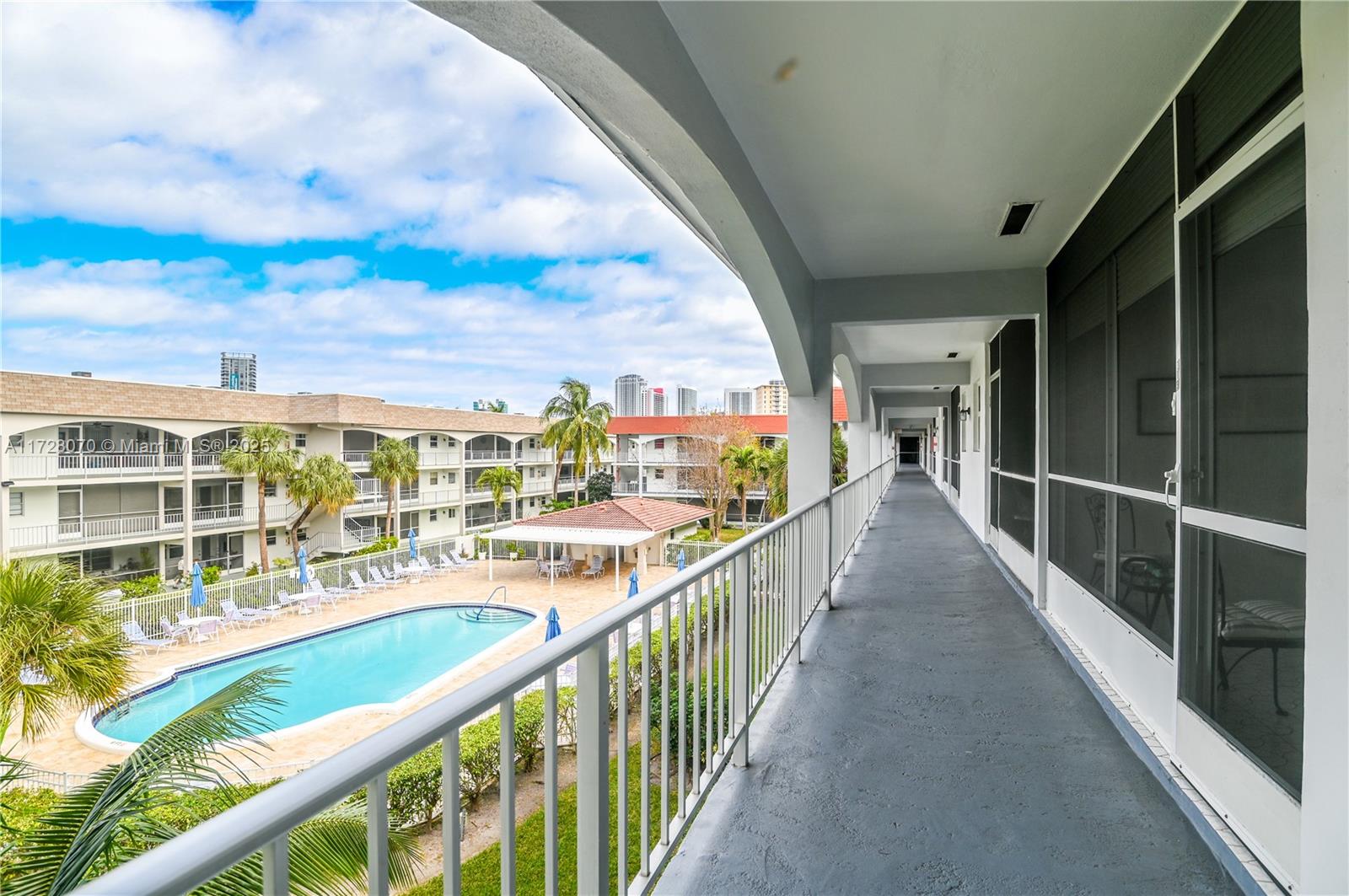 541 Blue Heron Dr #319, Hallandale Beach, Florida image 8