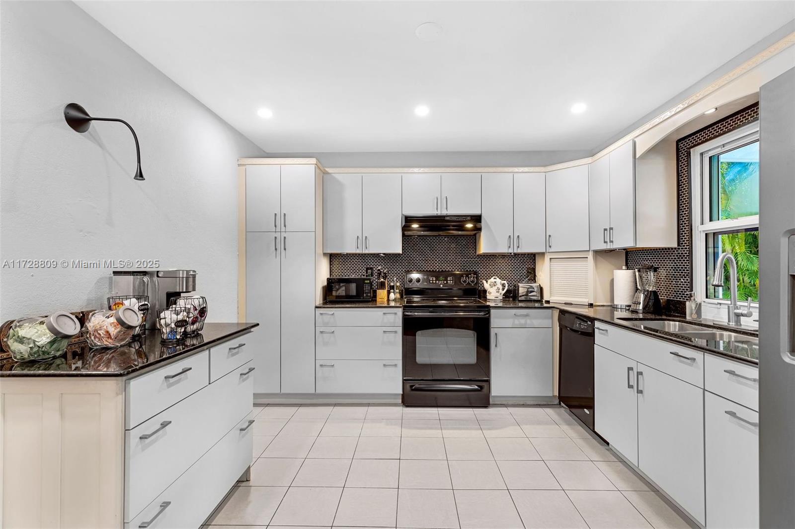 4330 SW 34th Ln, Dania Beach, Florida image 9