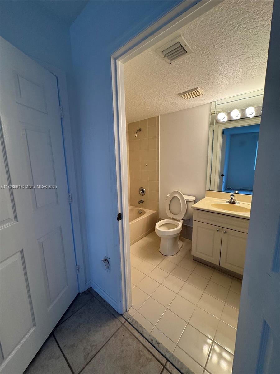 680 NW 79th Ter #104, Pembroke Pines, Florida image 11