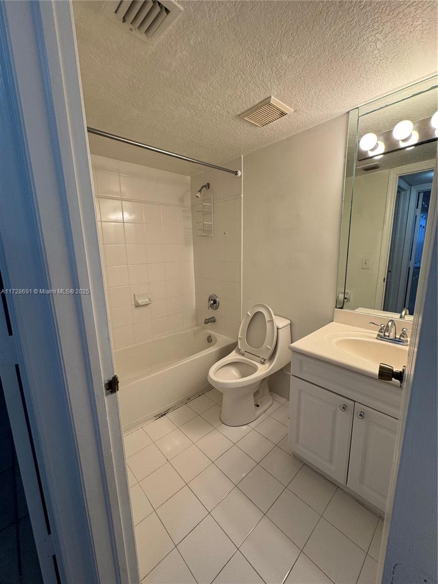 680 NW 79th Ter #104, Pembroke Pines, Florida image 7