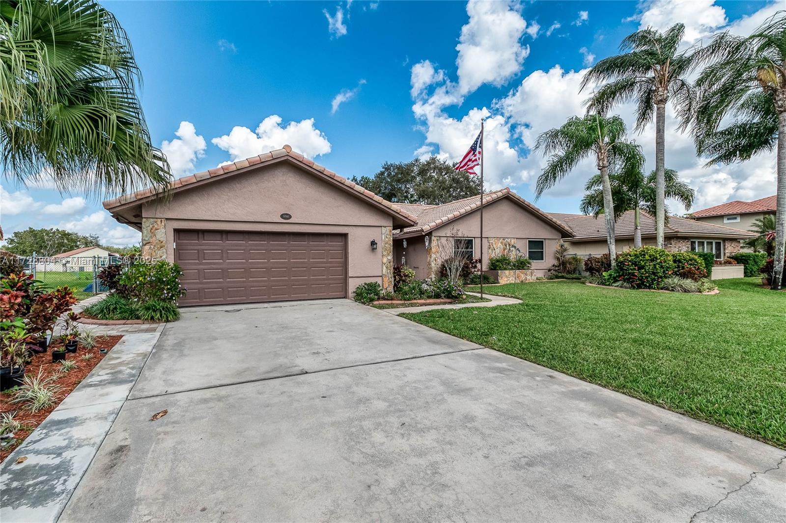 14941 Featherstone Way, Davie, Florida image 1