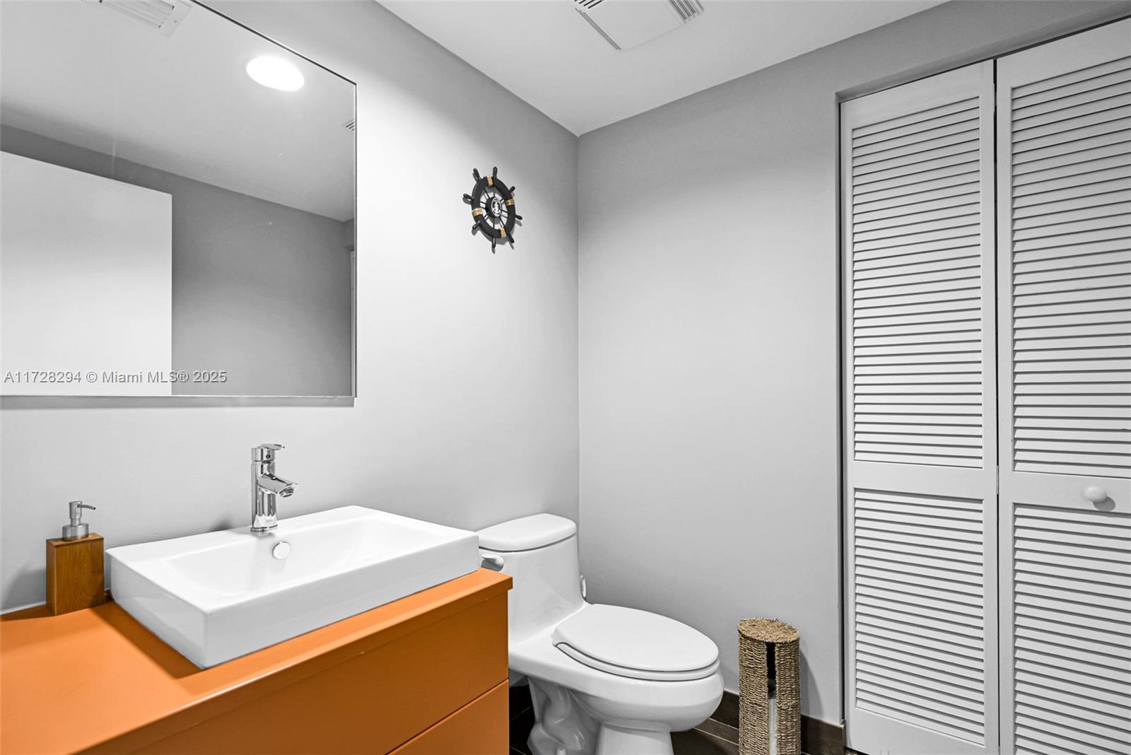 2155 Washington Ct #403, Miami Beach FL 33139