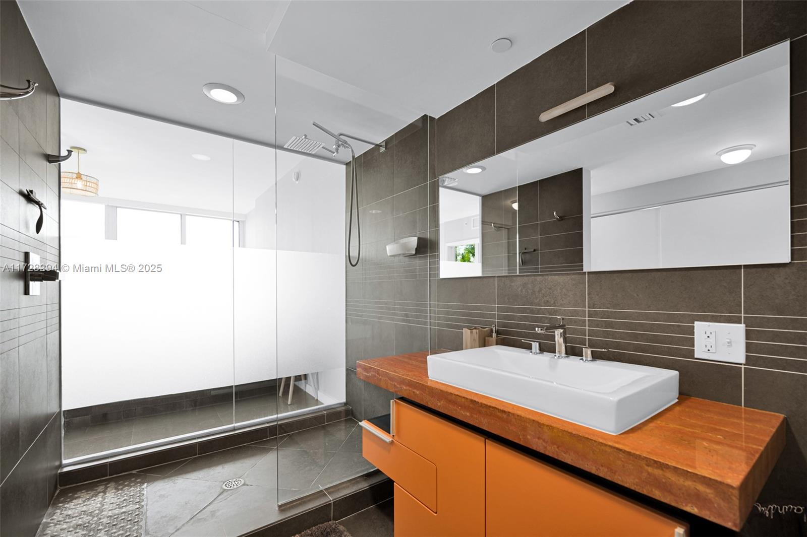 2155 Washington Ct #403, Miami Beach FL 33139