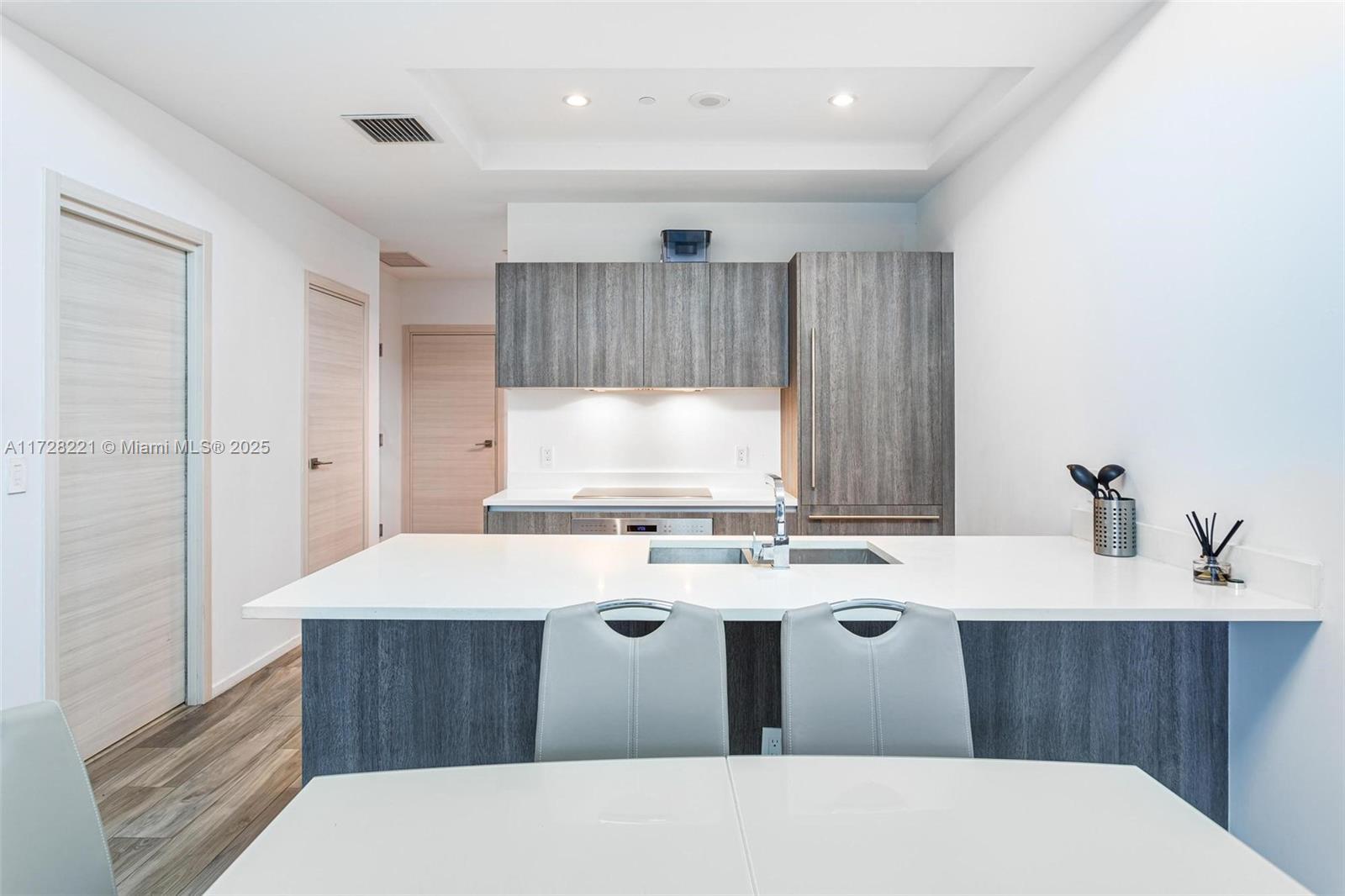 801 S Miami Ave #4807, Miami FL 33130