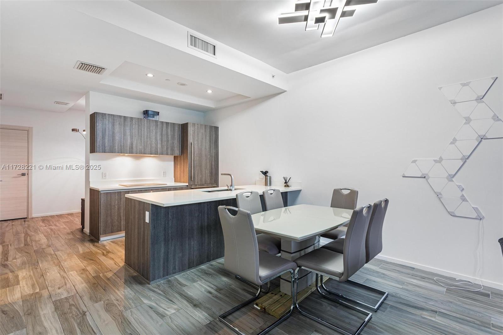 801 S Miami Ave #4807, Miami FL 33130