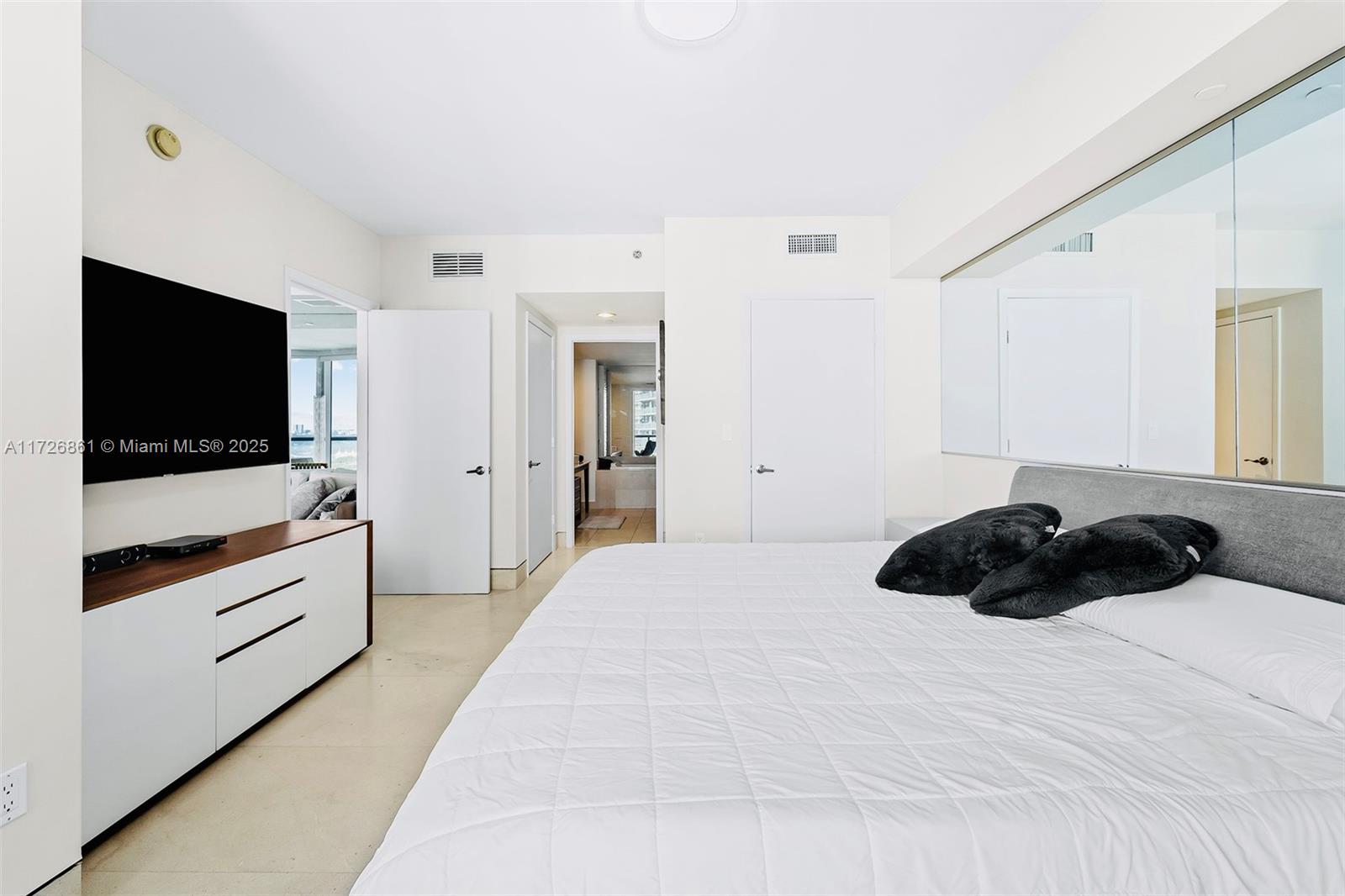 495 Brickell Ave #2904, Miami FL 33131