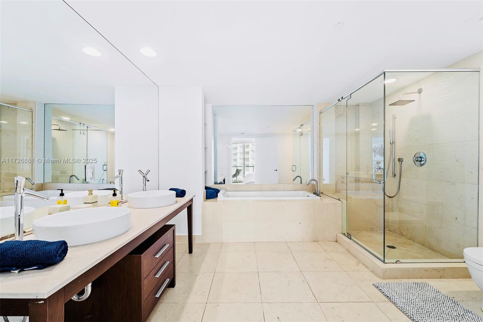 495 Brickell Ave #2904, Miami FL 33131