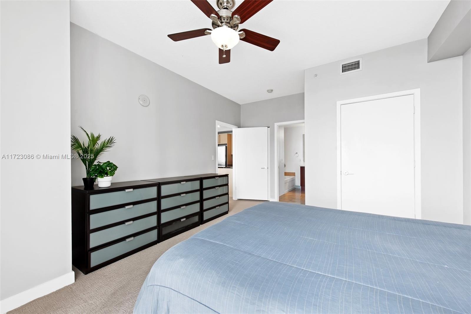 79 SW 12th St #2503-S, Miami FL 33130